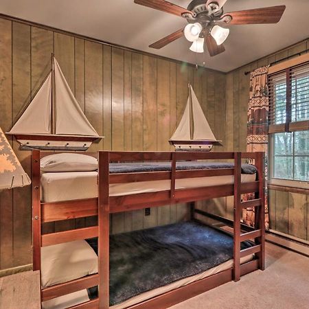 Poconos Home With Game Room Walk To Lake Harmony! ภายนอก รูปภาพ