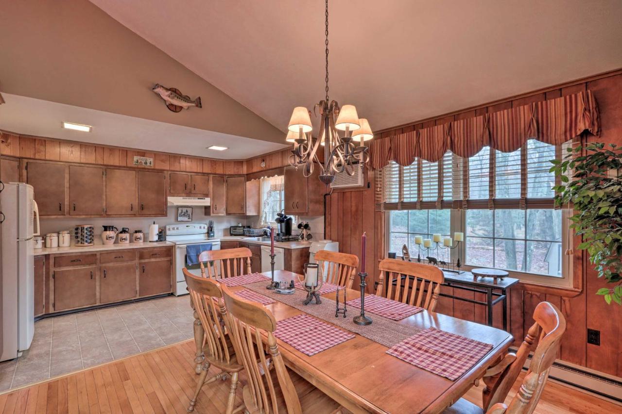 Poconos Home With Game Room Walk To Lake Harmony! ภายนอก รูปภาพ