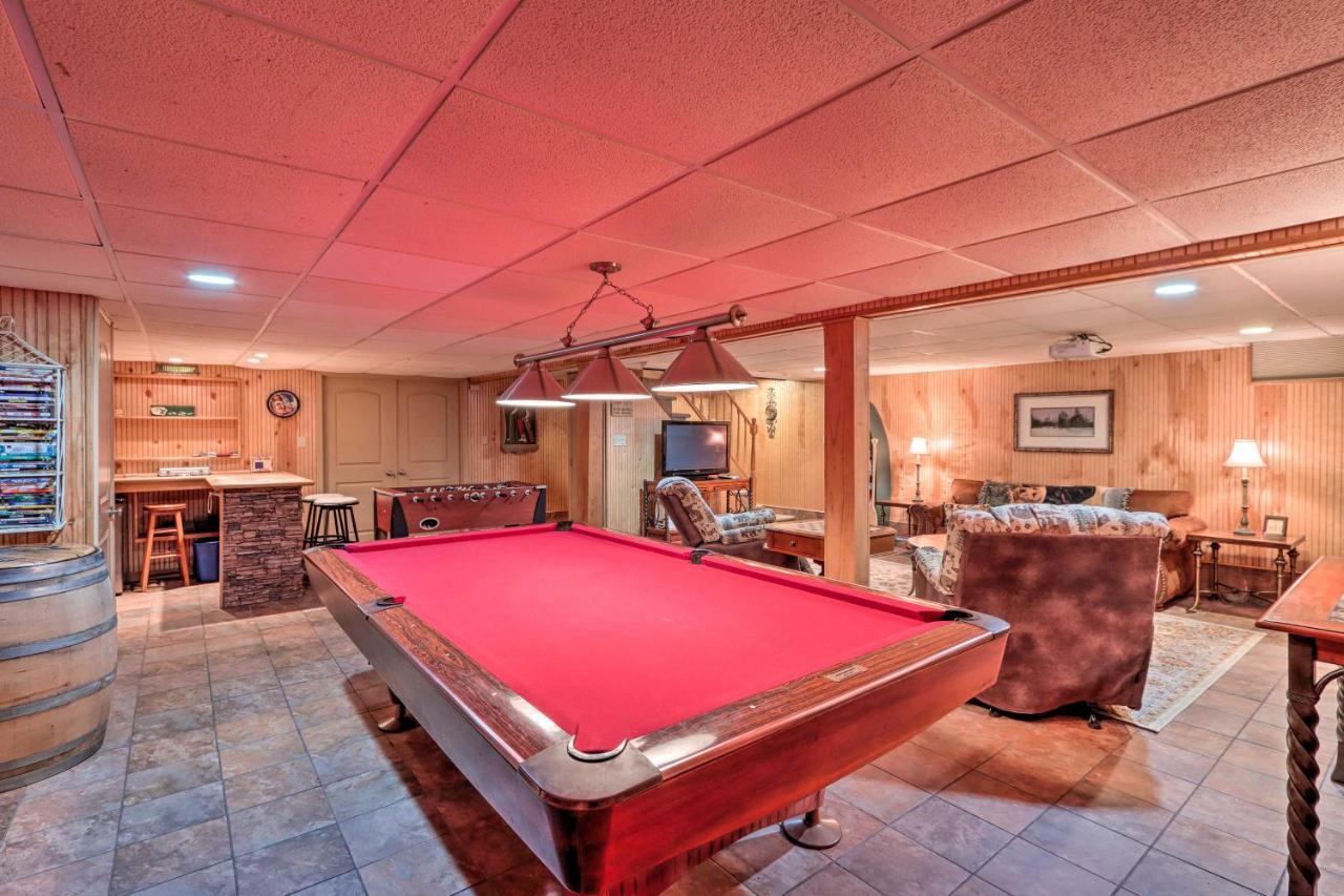 Poconos Home With Game Room Walk To Lake Harmony! ภายนอก รูปภาพ