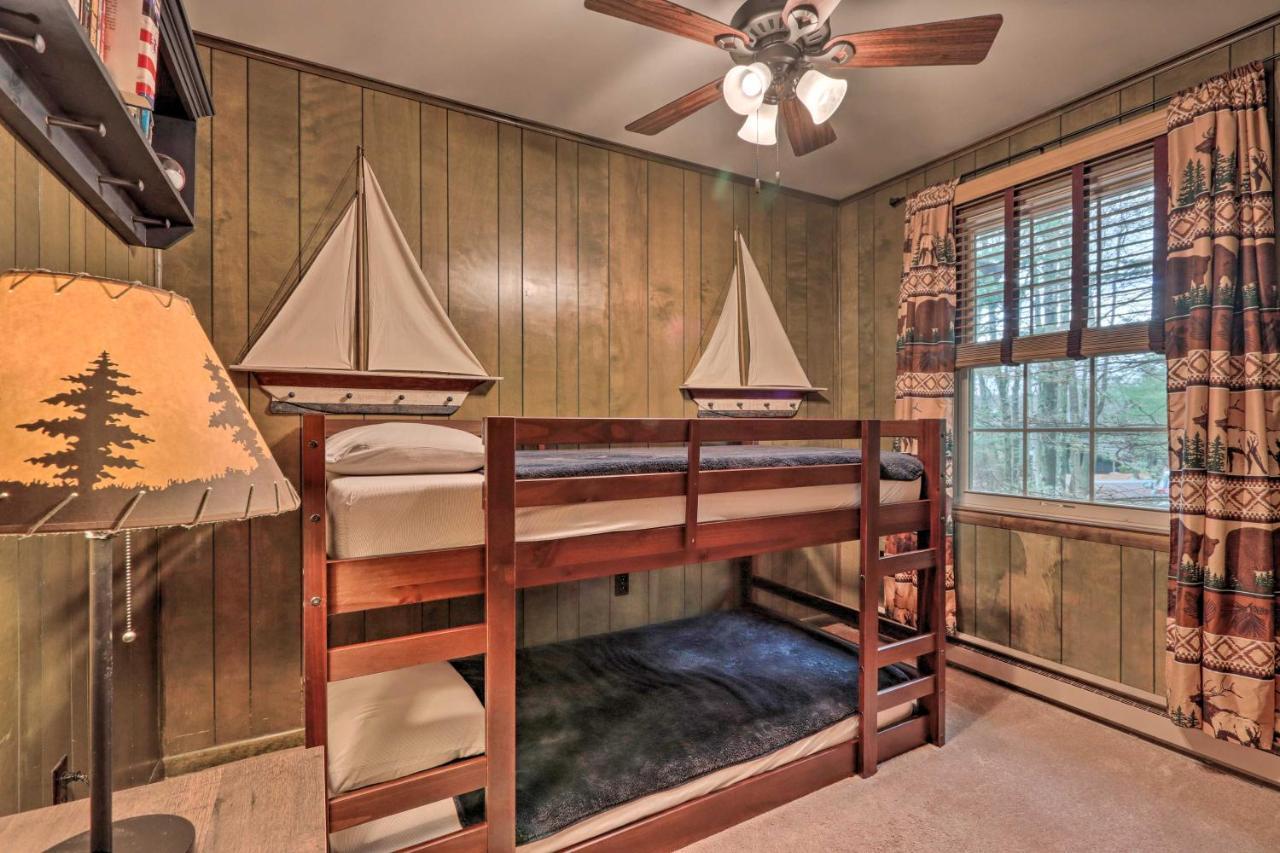 Poconos Home With Game Room Walk To Lake Harmony! ภายนอก รูปภาพ
